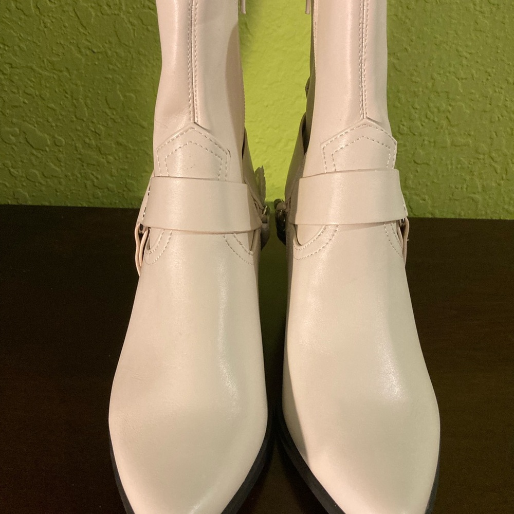Dolce Vita Cream Ankle Boots with Chain Detail - Picture 7 of 11